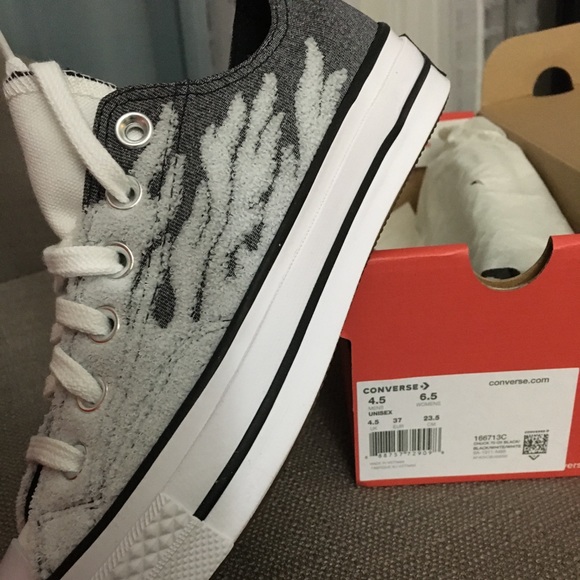 Converse - Picture 2 of 2